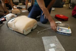 primo soccorso con defibrillatore